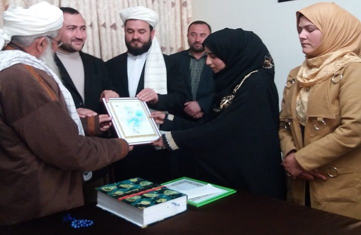 دختر جوانی که قران کریم را در بدخشان تحریر کرده است، تقدیر شد