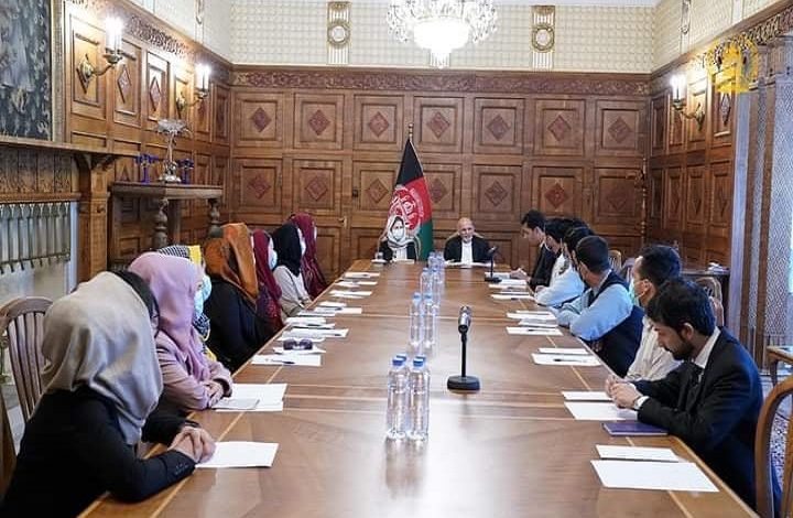 President Ghani Meets Miniature Girls Team, Encouraged Them