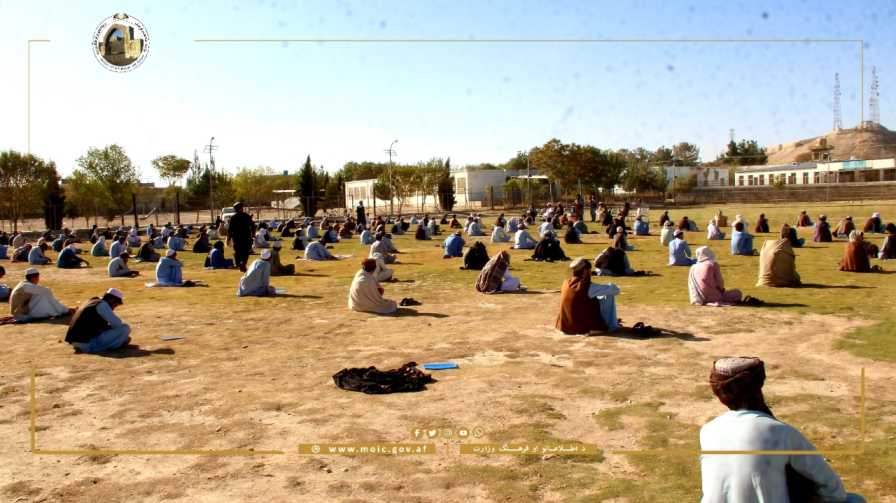 زابل کې د حق المبین کتاب ازموينه واخيستل شوه